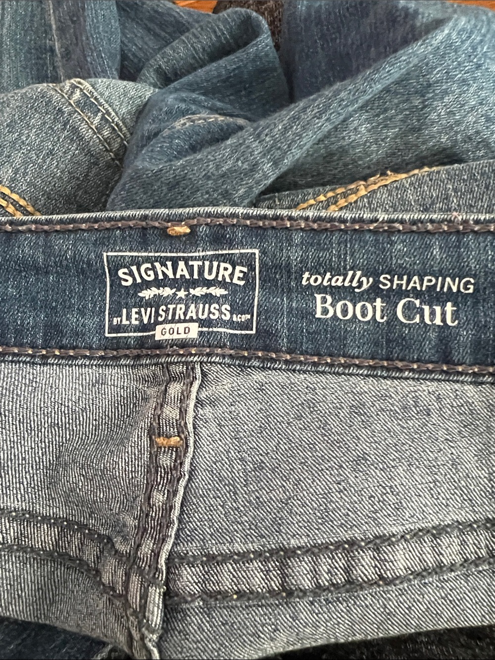 Levi's Signature Bootcut Jeans in denim blue